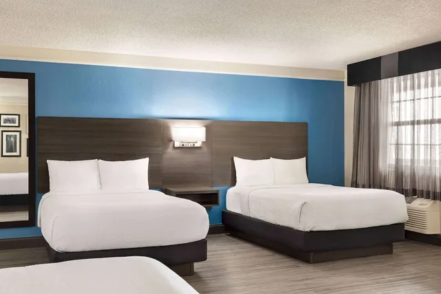 غرفة بسريرين مزدوجين لذوي الإعاقة، La Quinta Inn by Wyndham San Antonio I-35 N at Toepperwein 4/9