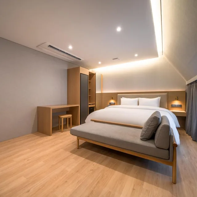 جناح جونيور، Comfort inn Yeouido 6/10