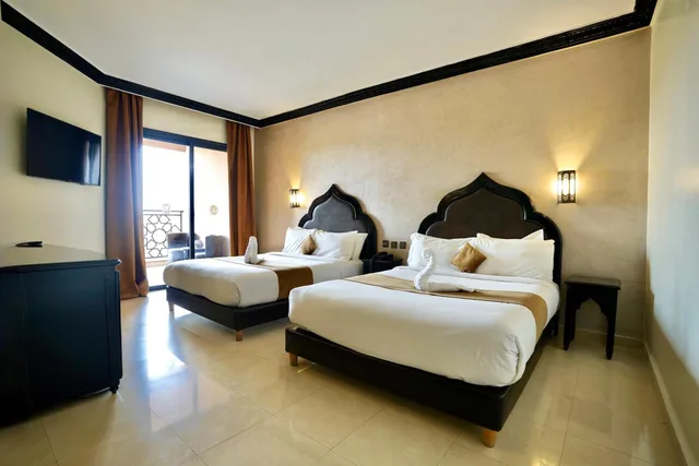 غرفة ثلاثية بسريرين مزدوجين وثلاثة أسرّة، Imperial Plaza & Spa 1/2