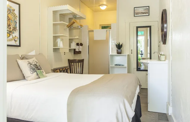 Island, Queen Bed، Eden House 6/10