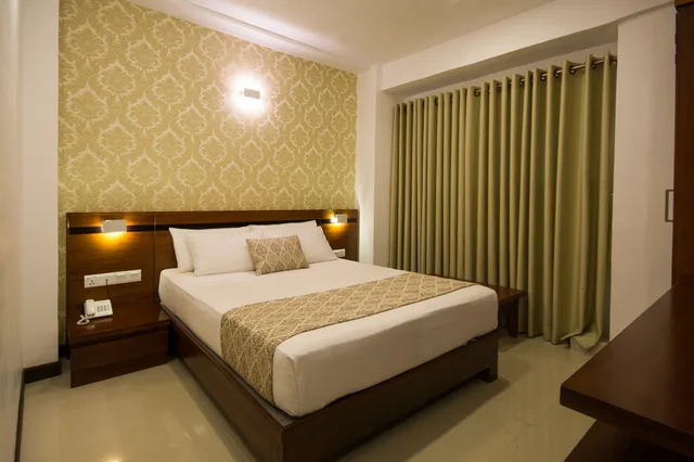 Deluxe, Double Bed, No Balcony، Ceyloni Inn 2/4