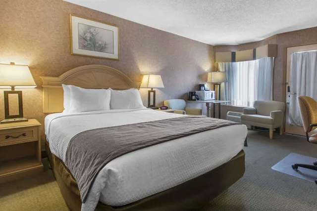 غرفة بسرير كوين، SureStay by Best Western Medicine Hat 2/5