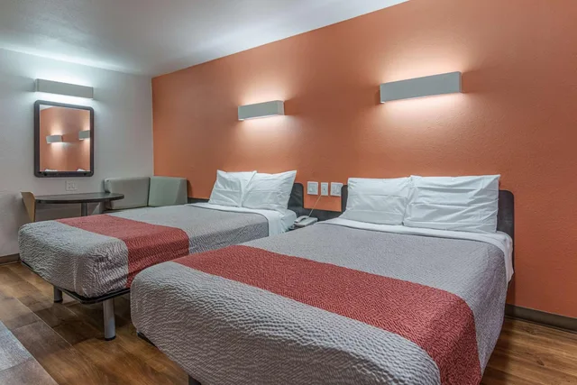 غرفة رباعية للمدخنين لذوي الإعاقة، Motel6 Texarkana, AR 1/9