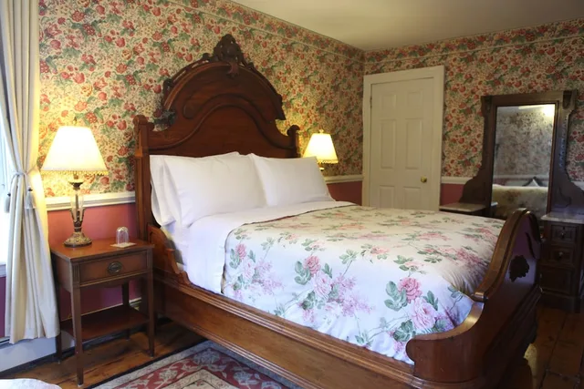 Hideaway, Superior, Queen Bed, Jetted Tub، Surfside Inn 4/5