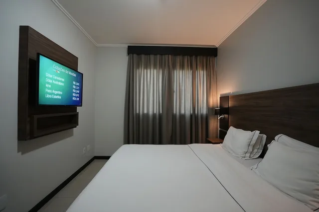 Deluxe, Queen Bed, Wyndham Golden Foz 1/4