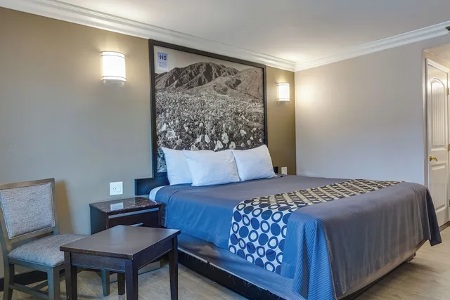 غرفة كومفورت بسرير كينج، Hotel Seville 2/8