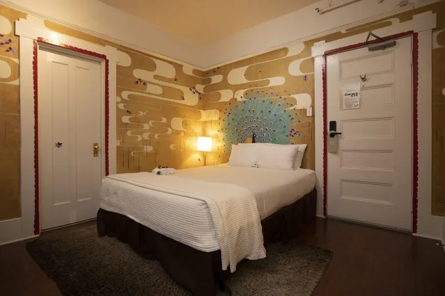 غرفة بسرير كوين، Hotel Des Arts 7/10