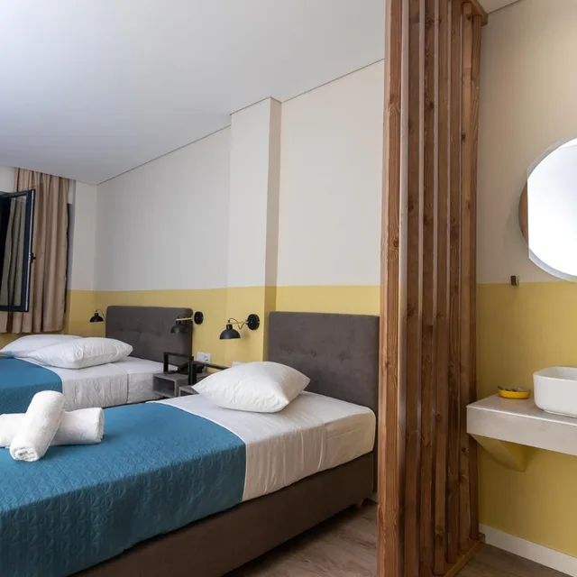 غرفة كومفورت ثلاثية بسرير فردي، Dunlin Hotel Athens 4/7