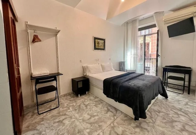 غرفة بسرير مزدوج بحمام خاص، Hostal Palacios Fuencarral 6/10