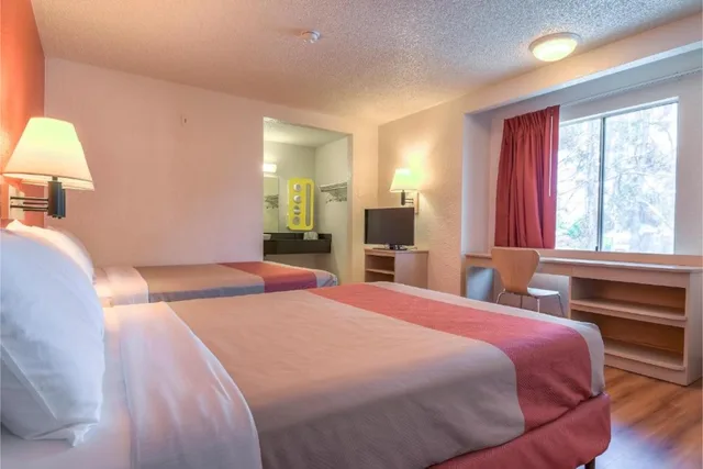 Room, Quadruple, 2 Double Beds, Motel6 Rowland Heights, CA - Los Angeles - Pomona 2/2
