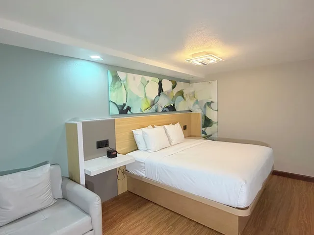 Deluxe, Suite, King Bed, Wyndham Garden Salina Conference Center 2/10