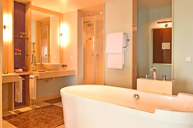 جناح جونيور سوبيريور بسرير كوين، Pestana Carlton Madeira 7/7