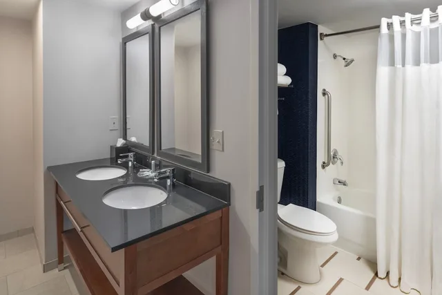 جناح بسرير كوين لذوي الإعاقة، Fairfield Inn Boston Tewksbury Andover 2/2