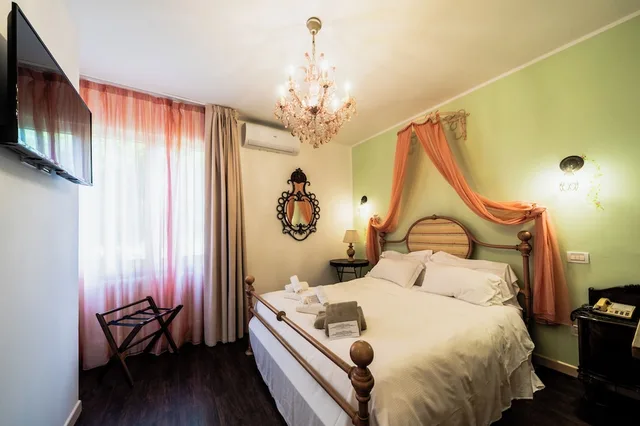 Basic, Family, 1 Queen and 1 Single Bed, No Balcony، Hotel Serenella 2/6