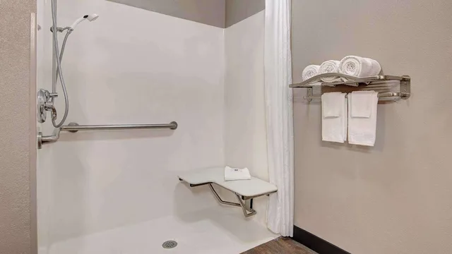 غرفة قياسية بسرير كينج، Studio6 San Antonio, TX - Northwest Medical Center 9/10