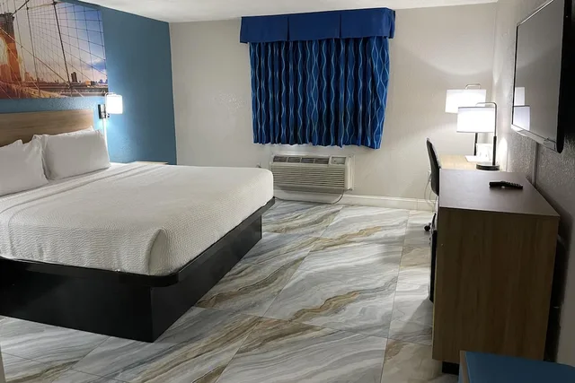 غرفة بسرير كينج للمدخنين لذوي الإعاقة، Days Inn by Wyndham Jersey City / NYC Area 4/10