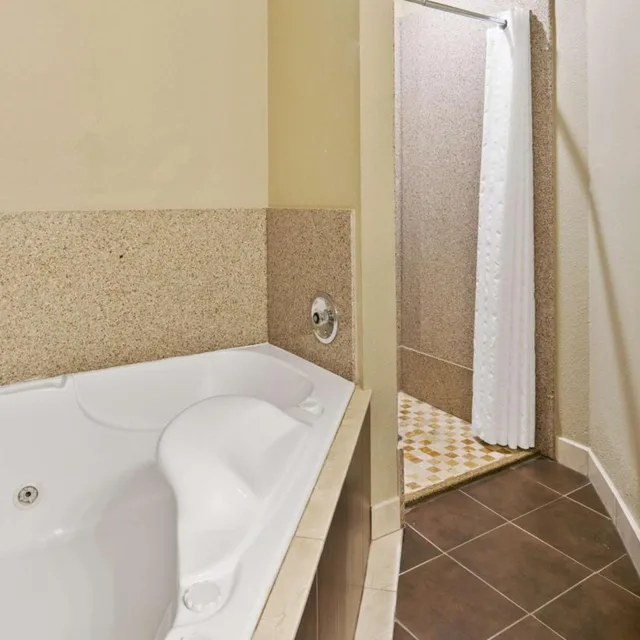 Royal, Suite, King Bed, Hot Tub, Best Western Plus Georgetown Inn and Suites 5/6