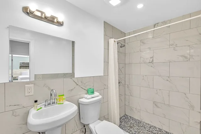 شقة جونيور بسرير كينج مع أريكة، Neptune Oceanfront Rentals 3/3
