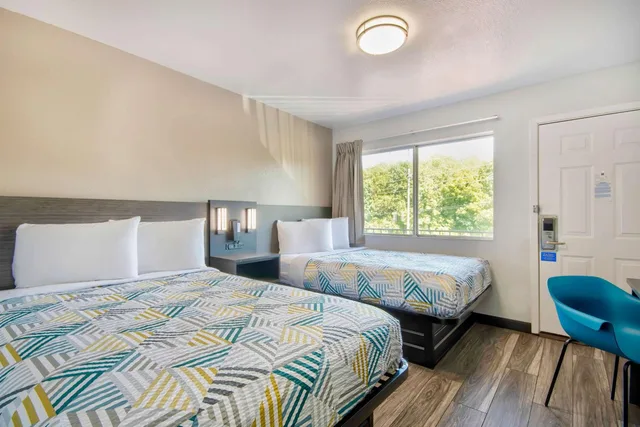 غرفة رباعية لذوي الإعاقة، Motel6 Russellville, AR 3/8