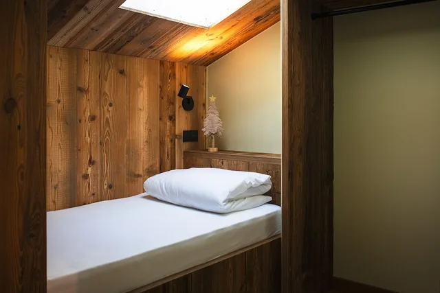 جناح عائلي بسريرين منفصلين وسرير كوين مع أريكة، Beauregard Hotel 1/6