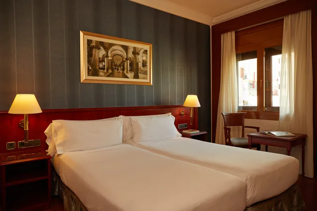 غرفة متصلة عائلية بإطلالة، El Avenida Palace 2/5