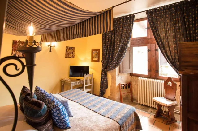 Room, Queen Bed, Chateau Des Ducs De Joyeuse, BW Signature Collection 3/4