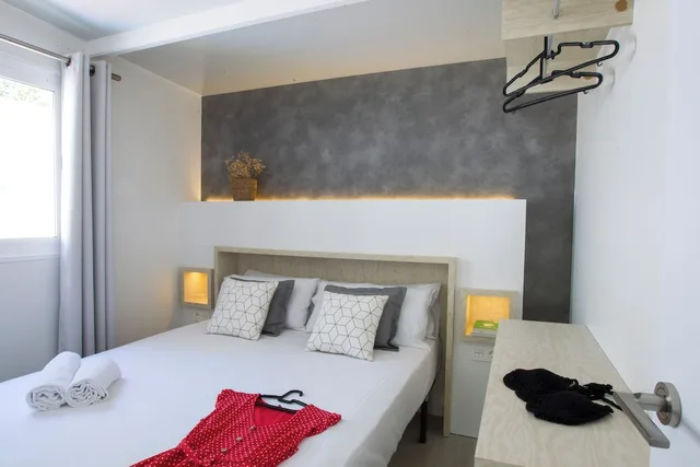 2 Bedrooms, Neri, Bungalow, 1 Queen and 3 Single Beds, Pet Friendly، Costa del Sol Glamping Village 1/9