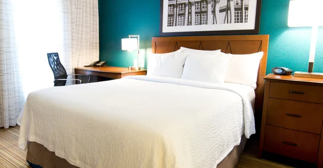 Renovated, Studio, Queen Bed, Sofa, Residence Inn By Marriott Mississauga Arpt Corp Ctr West 2/4
