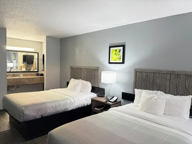 غرفة قياسية بسريرين مزدوجين للمدخنين، Quality Inn Crestview I-10 Eglin AFB Area 1/3