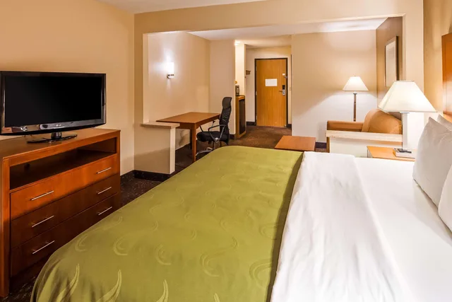 جناح بسرير كوين، Quality Inn Tomah 1/1