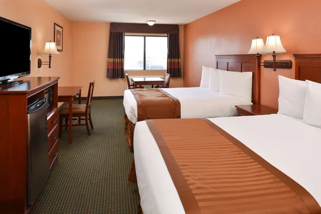 غرفة بسريرين كوين، Americas Best Value Inn & Suites-East Bakersfield 1/4