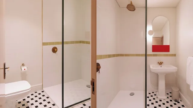 غرفة قياسية بسرير كوين، The Trade Boutique Hotel 3/4
