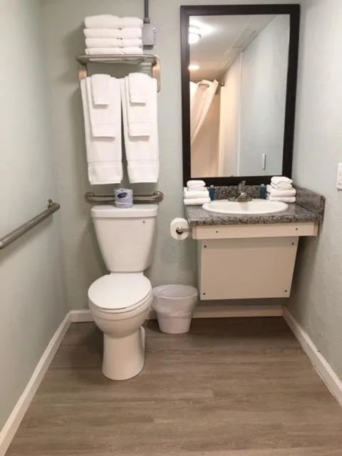 Room, Queen Bed, Ocean Front, Accessible، Ocean Plaza Motel 1/1