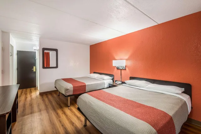 غرفة بسريرين كوين لغير المدخنين، Motel6 Henderson, TX 3/6