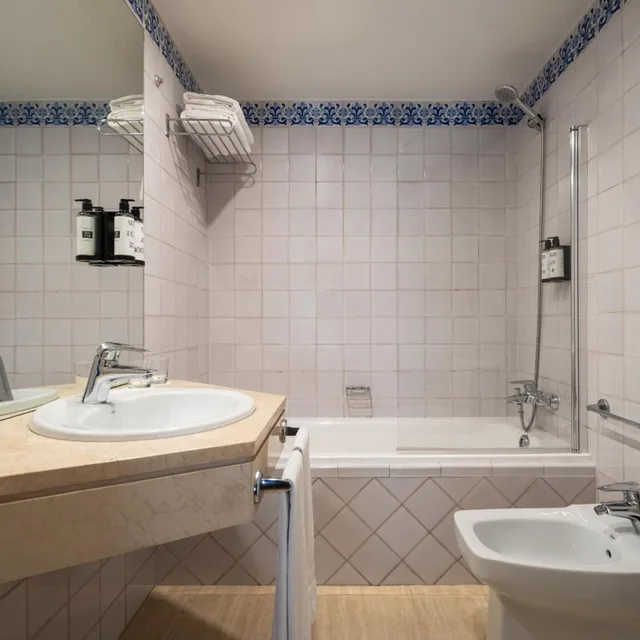 Room, Double or Twin Bed, with Extra Bed, Crisol Monasterio de San Miguel 3/3