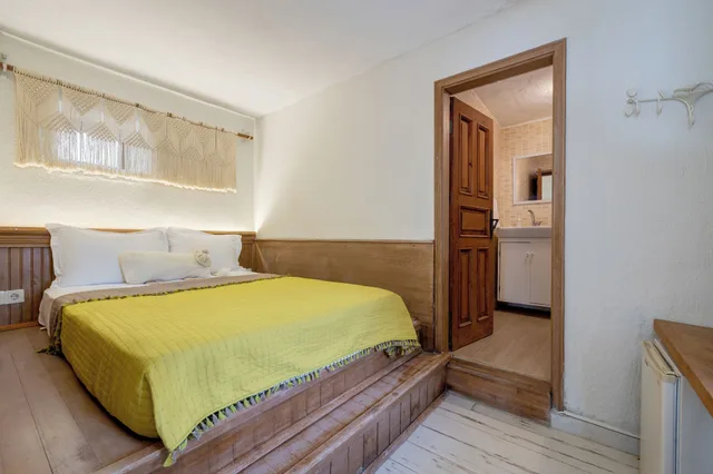 غرفة عائلية بسرير مزدوج وسريرين منفصلين بشرفة، Aral Tatil Ciftligi 2/10