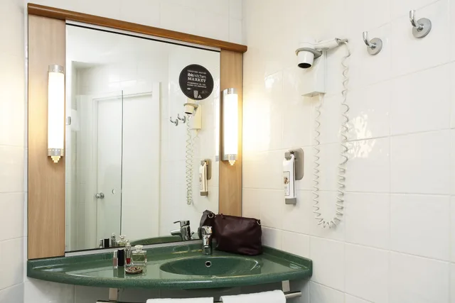 Room, 1 Double and 1 Single Bed, Ibis Braga 6/6