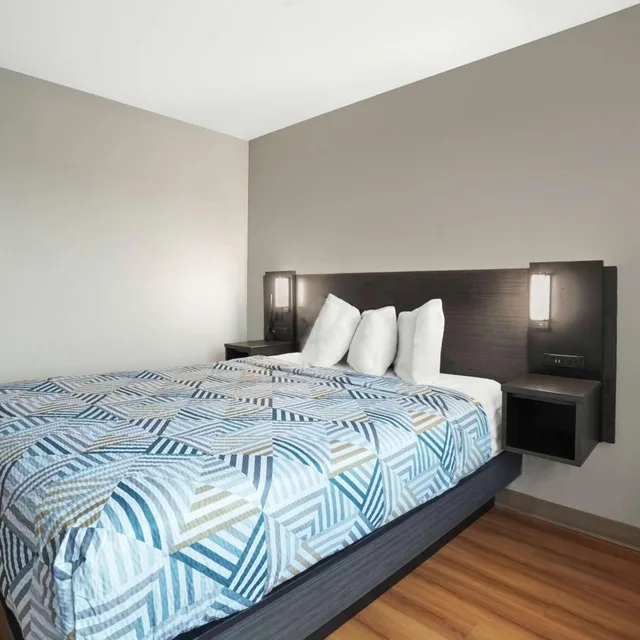 1 Queen Bed - Mobility Accessible Tub, Micfridge, Non-Smoking، Motel6 Montgomery, AL - Airport 4/10