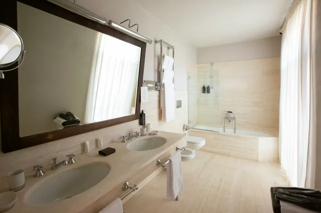 جناح جونيور، Relais Villa D'Amelia 5/5