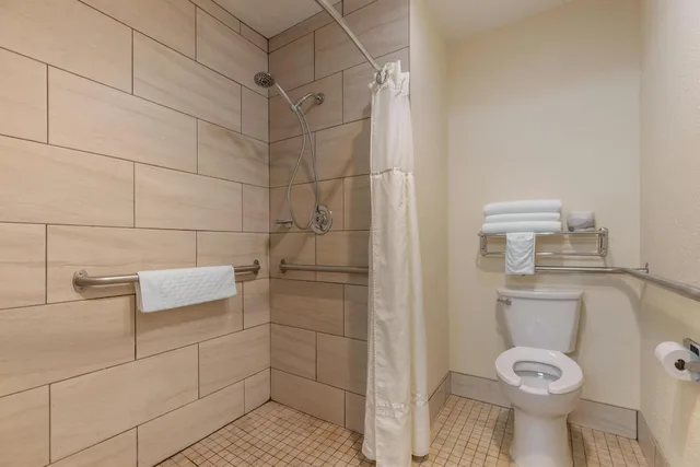 غرفة قياسية بسرير كينج لذوي الإعاقة، Best Western Parkside Inn 6/8