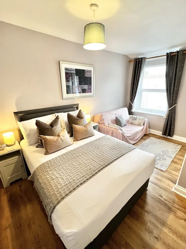 جناح ديلوكس بفراش فوتون، Devon House Guest House 2/4