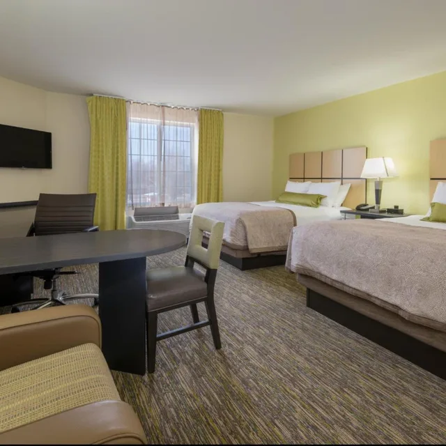 جناح استوديو بسريرين كوين مع أريكة بمطبخ لذوي الإعاقة، Candlewood Suites Midwest City 1/4
