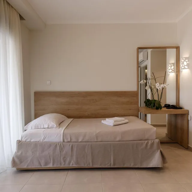 غرفة ثلاثية، Marialena Hotel 1/8