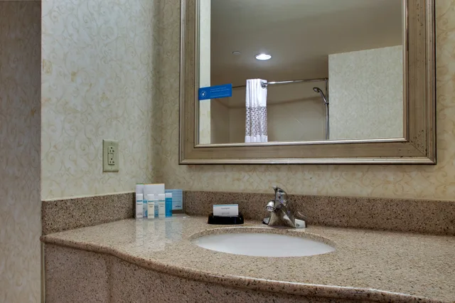 غرفة قياسية بسرير كينج، Hampton Inn Suites Spartanburg I 26 Westgate Mall 5/5
