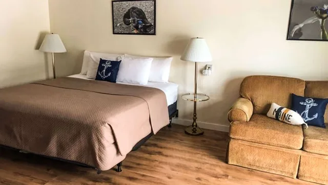 جناح جونيور بسرير كينج، The Colonial Inn 1/3
