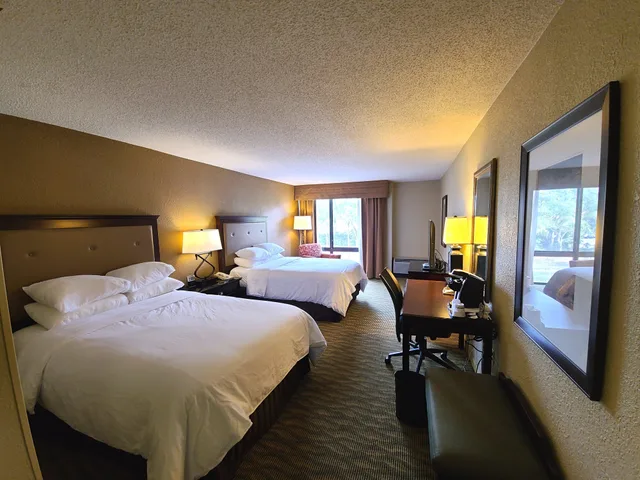 غرفة بسريرين كوين لذوي الإعاقة، Wyndham Jacksonville Hotel and Conference Center 1/4