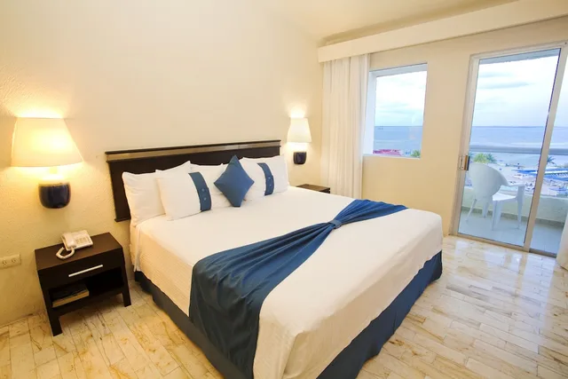 غرفة قياسية بشرفة، Aquamarina Beach Hotel Cancun 2/8