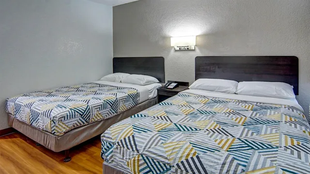 غرفة قياسية بسريرين مزدوجين، Motel6 Longview, TX 3/6