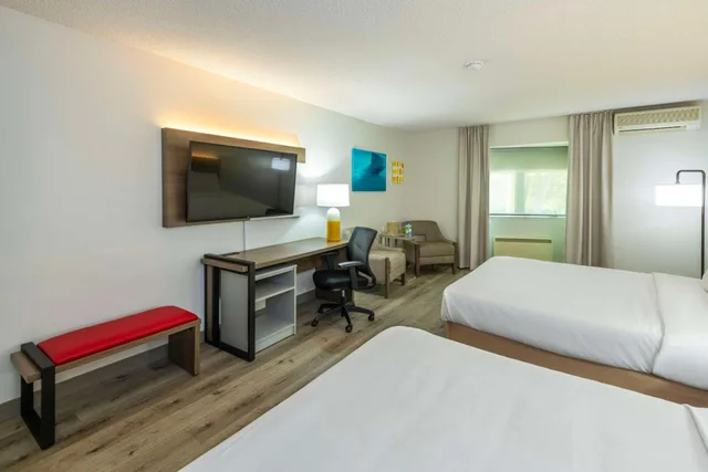 غرفة بزنس بسرير كينج وسريرين كوين، Comfort Inn Mont Laurier, QC 2/2