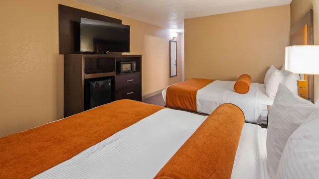 غرفة بسريرين منفصلين، Best Western Crossroads Of The Bluffs 1/3